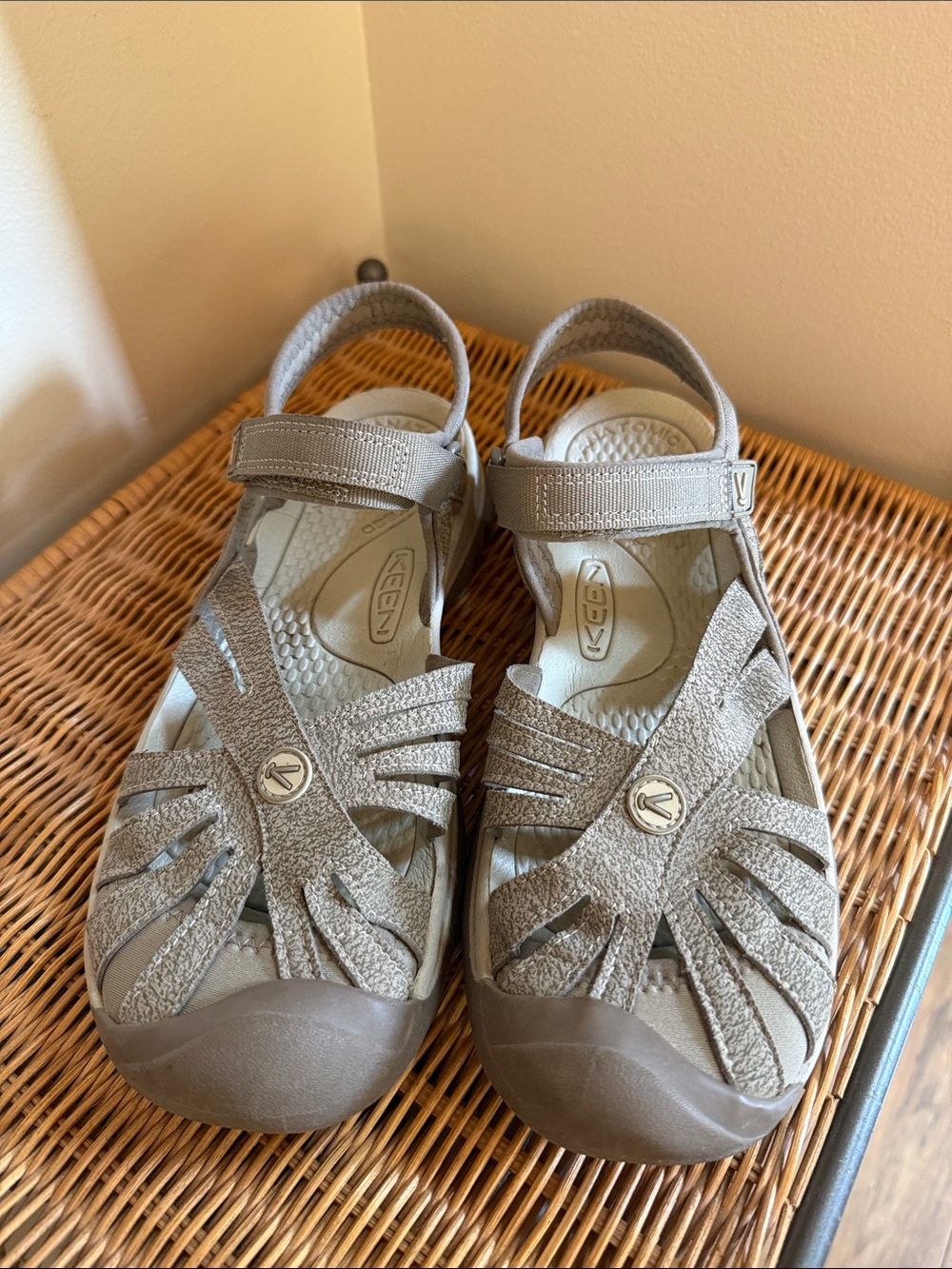 Keen Women RoseSandals in Taupe